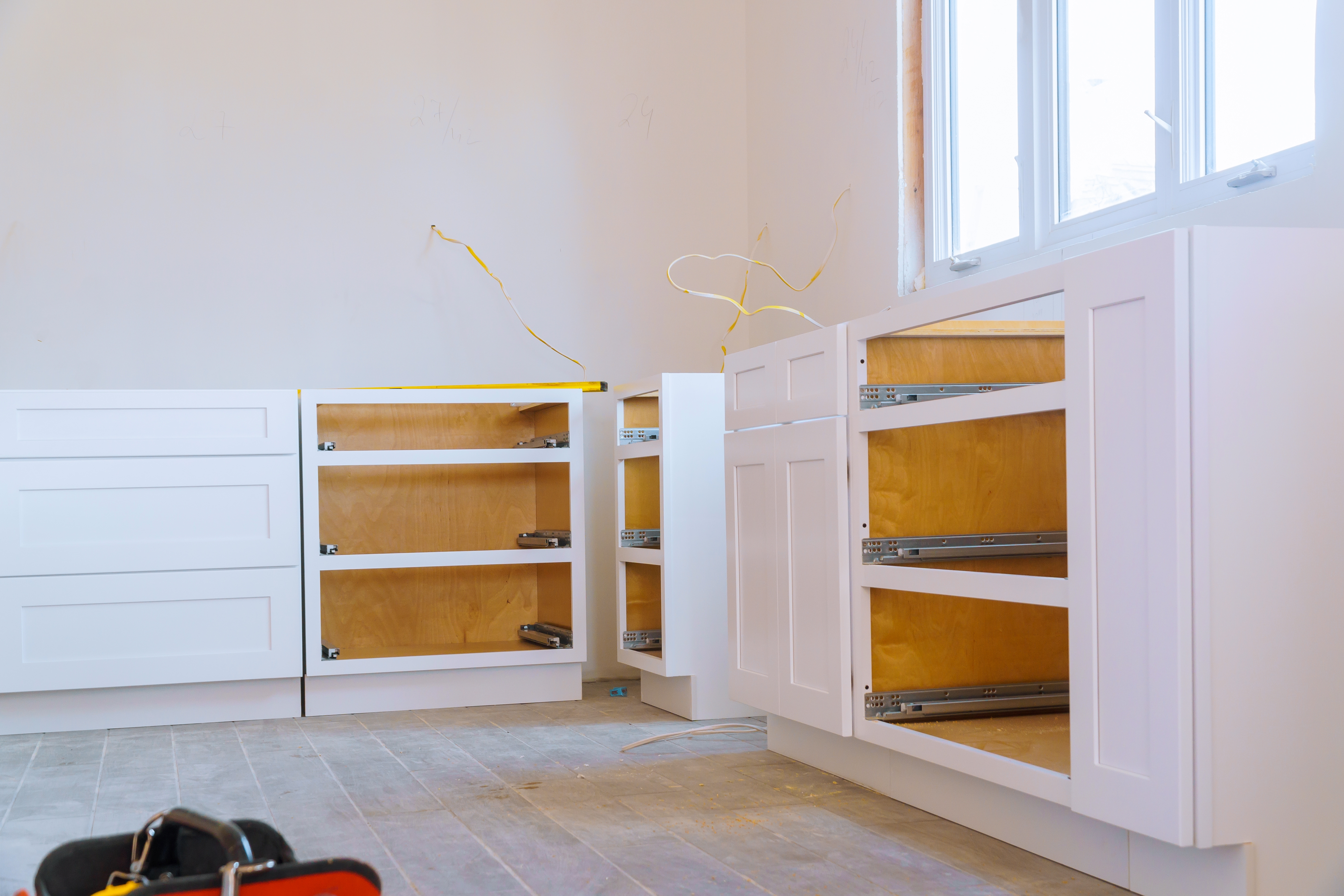 Installation of kitchen doors and drawers