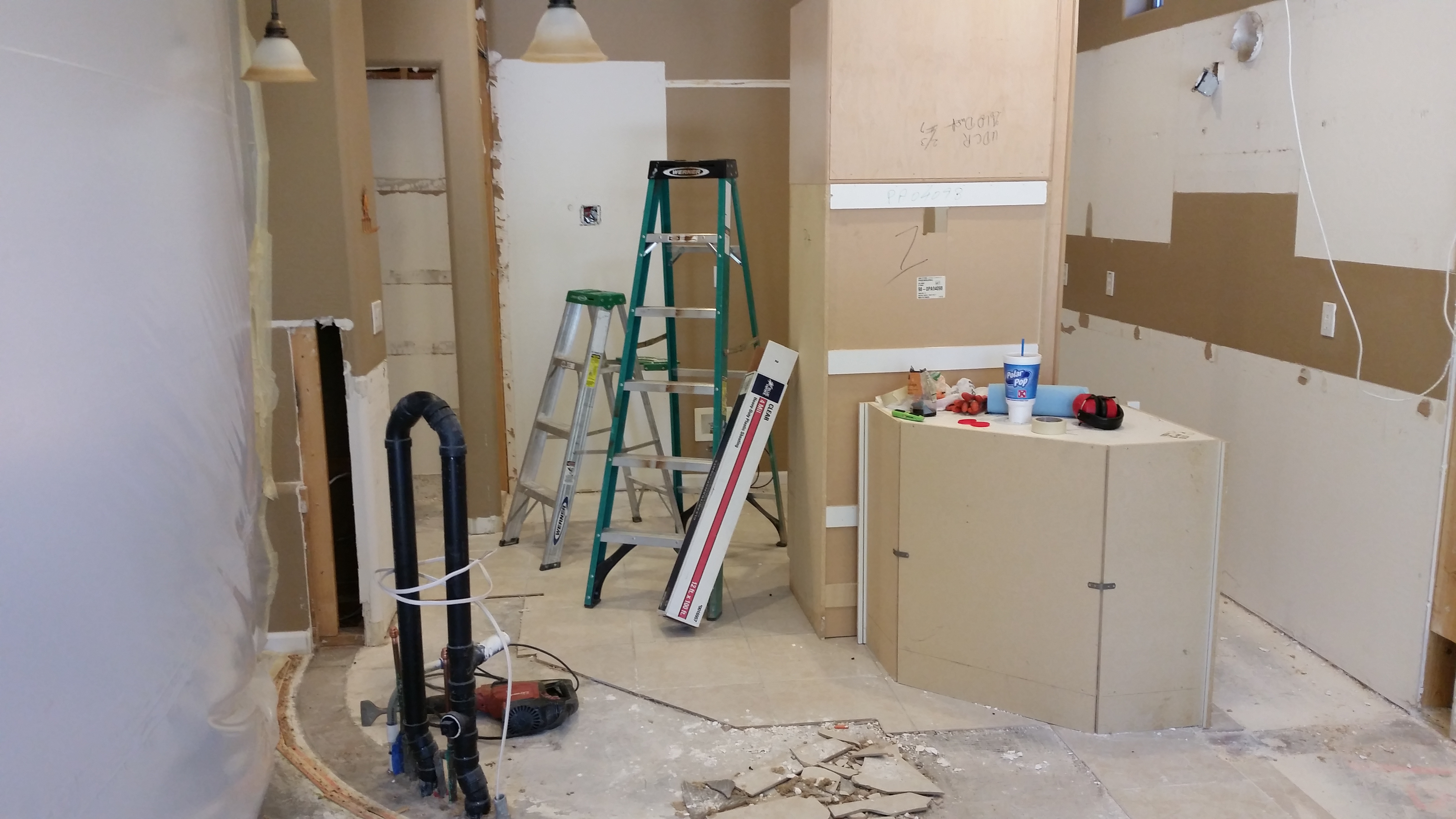 Kitchen remodeling in Phoenix, cabinet and countertop installation